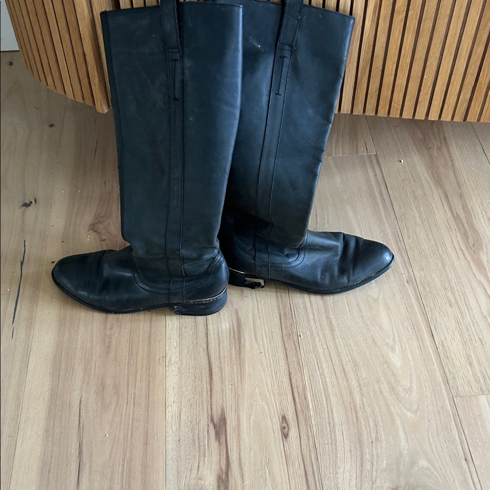 Very Volatile Black Leather Detail size 8.   Heels 1”